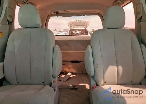 2012 Toyota Sienna z USA, uszkodzony, nr VIN 5TDZK3DC1CS228159